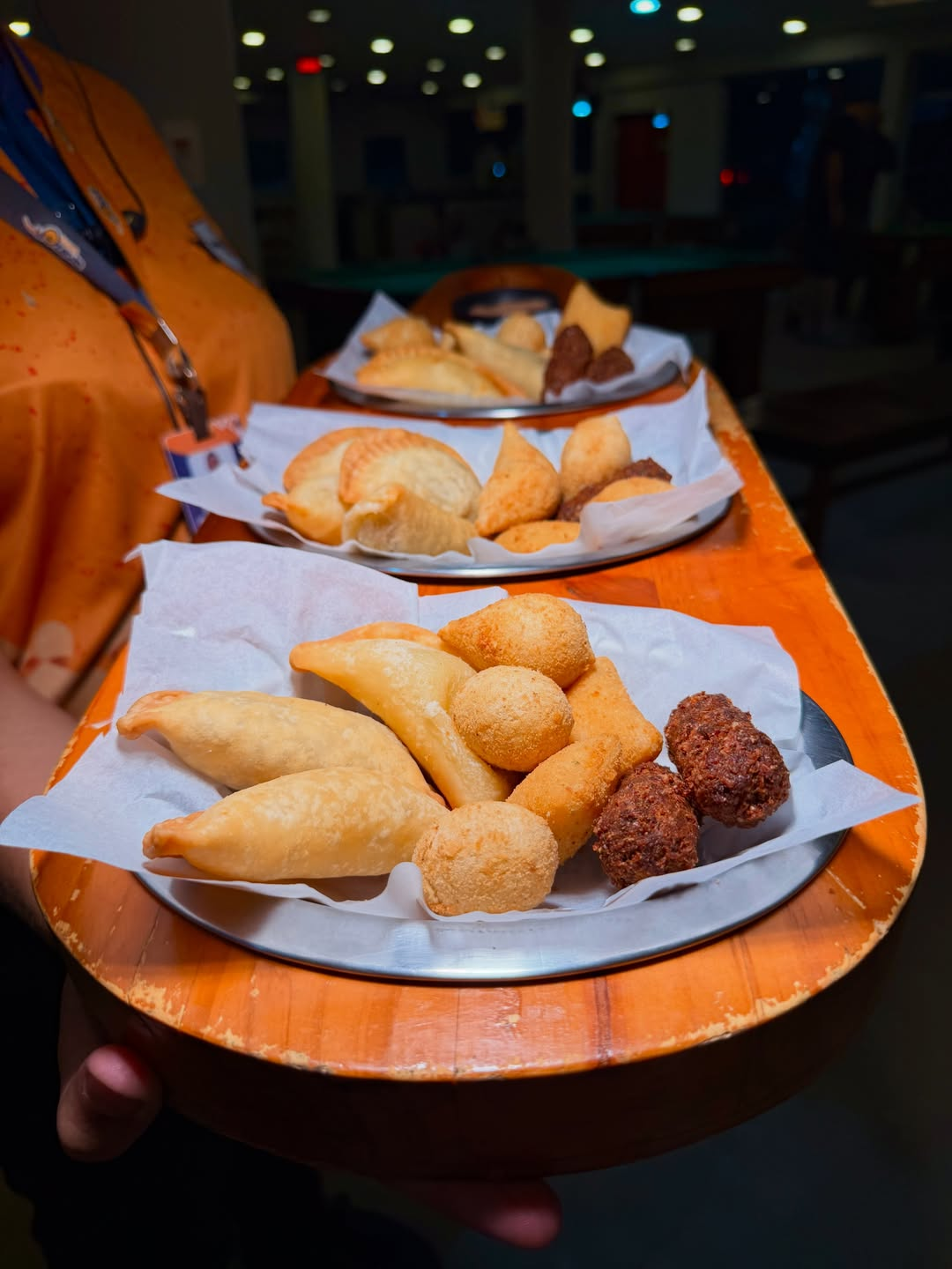 Porções de salgados e fritas